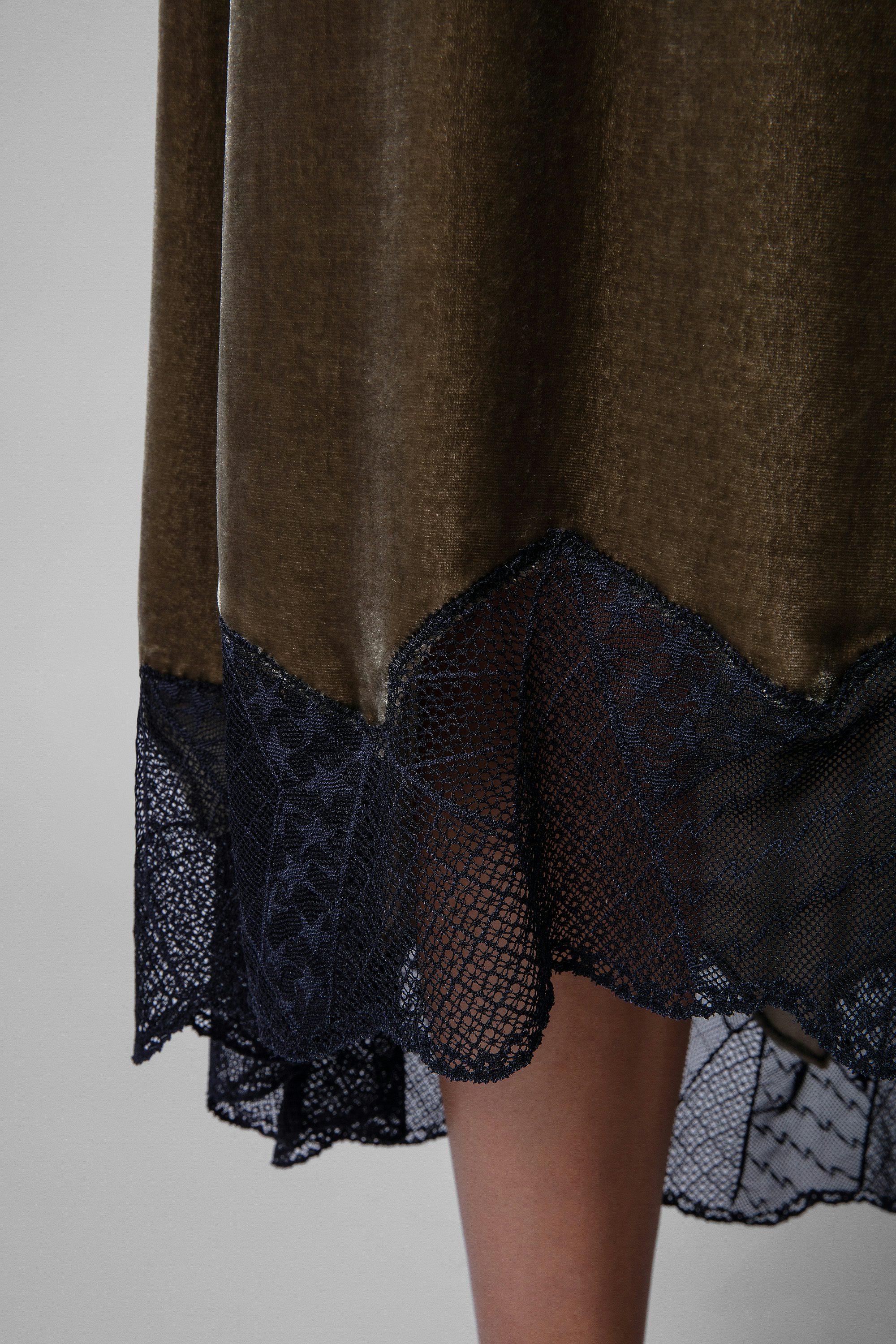 Falda Joslin Terciopelo - Falda asimétrica de terciopelo verde de mujer